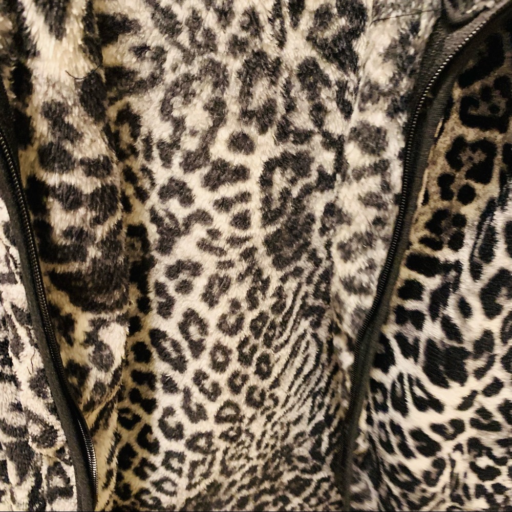 Leopard Print Vest Large - Picture 3 of 10